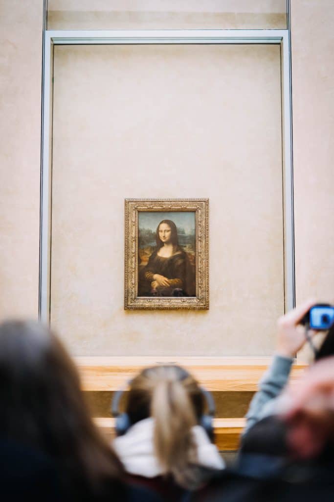 What famous art is in the Louvre? 20 Must-See artworks to see before you die 23 Louvre Mona Lisa aka La Gioconda - Photo by Zach Dyson (Unsplash)What famous art is in the Louvre