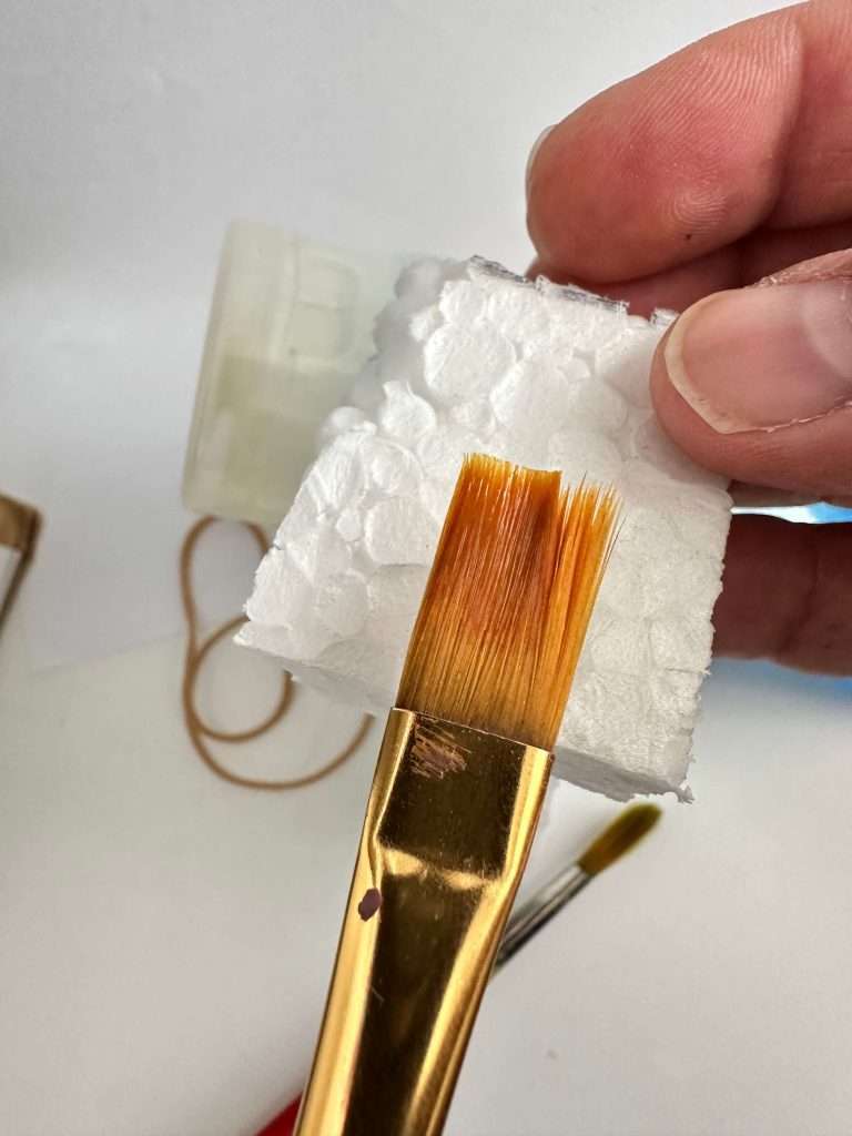 DIY Brush Shaper Advice - Best Fix To Restoring Your Brushes 7 DIY brush shaper - flat brush laid on foam